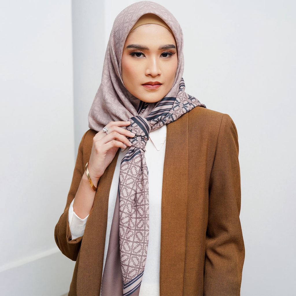 Gale Creme Scarf