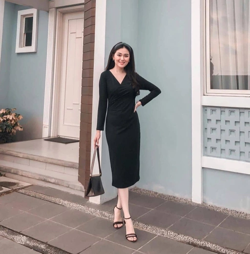 Image of MIDIDRESS SCUBA HITAM - VA1000