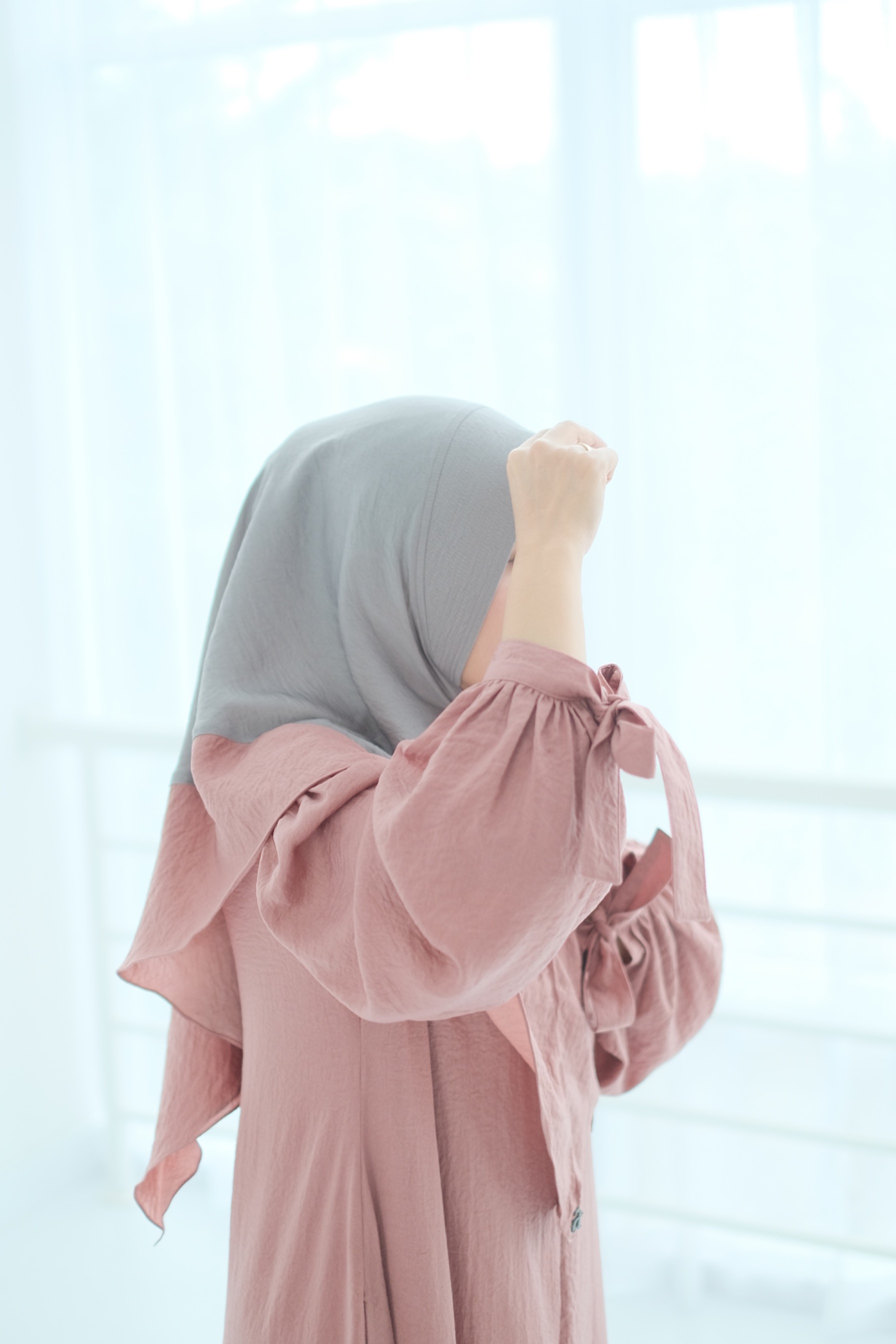 KHIMAR ARA