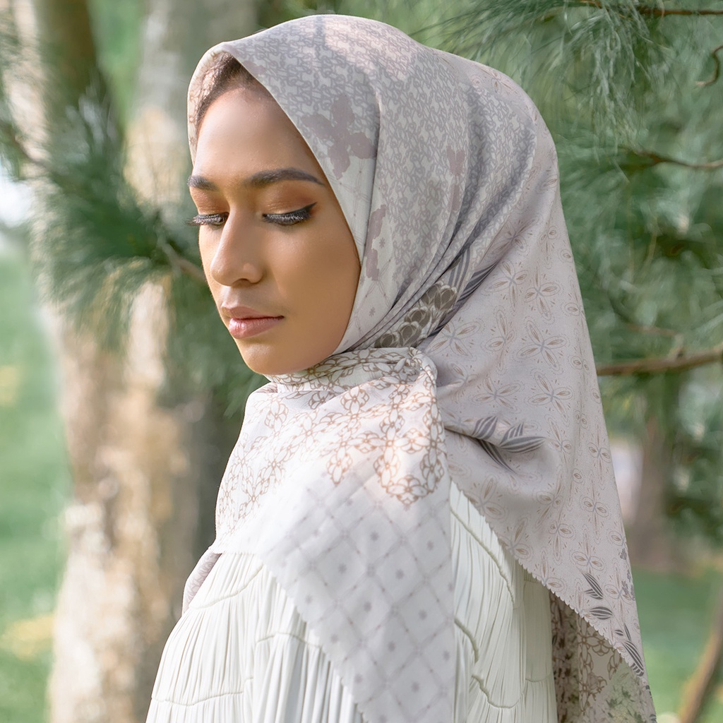 Serampai Ivory Scarf