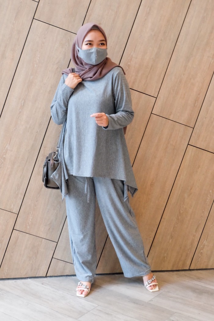 Oneset Simple Blouse with Loose Pants & Simple Blouse with Skirt