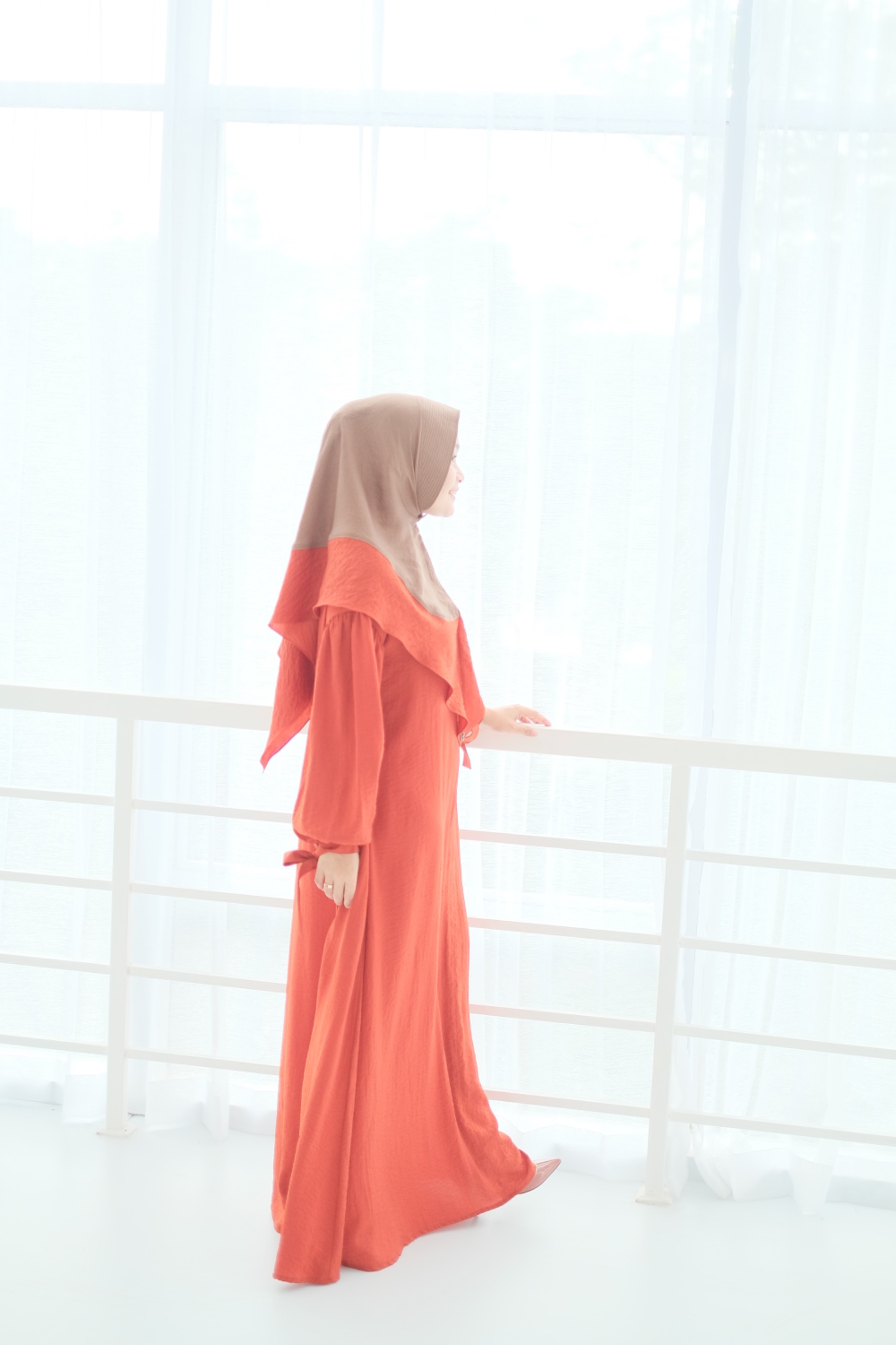 KHIMAR ARA