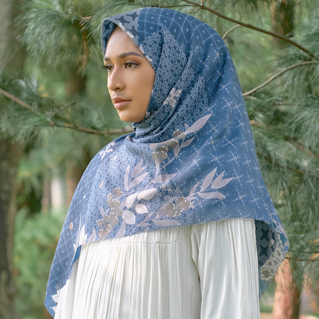 Serampai Navy Scarf