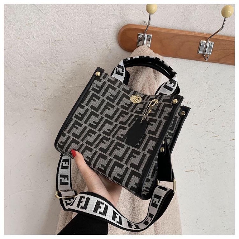 HIB010 TAS IMPORT WANITA