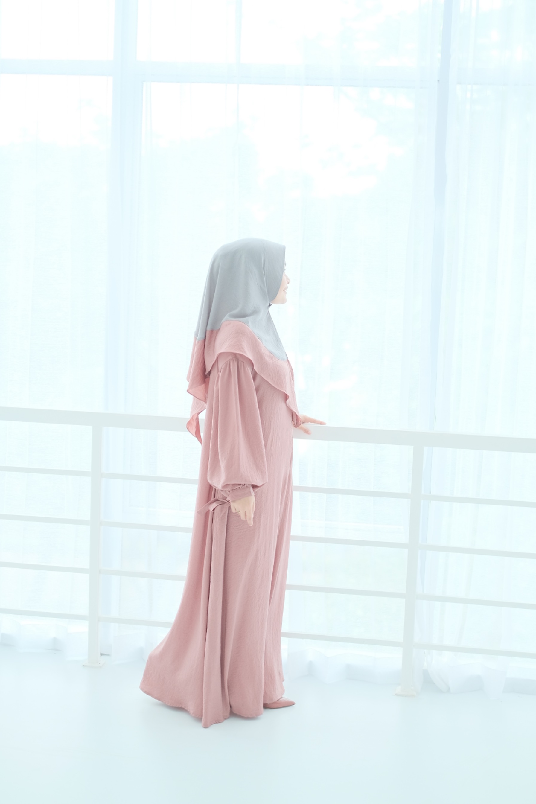 KHIMAR ARA