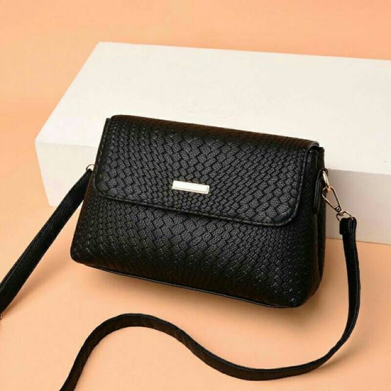 HIB029 TAS SELEMPANG HITAM