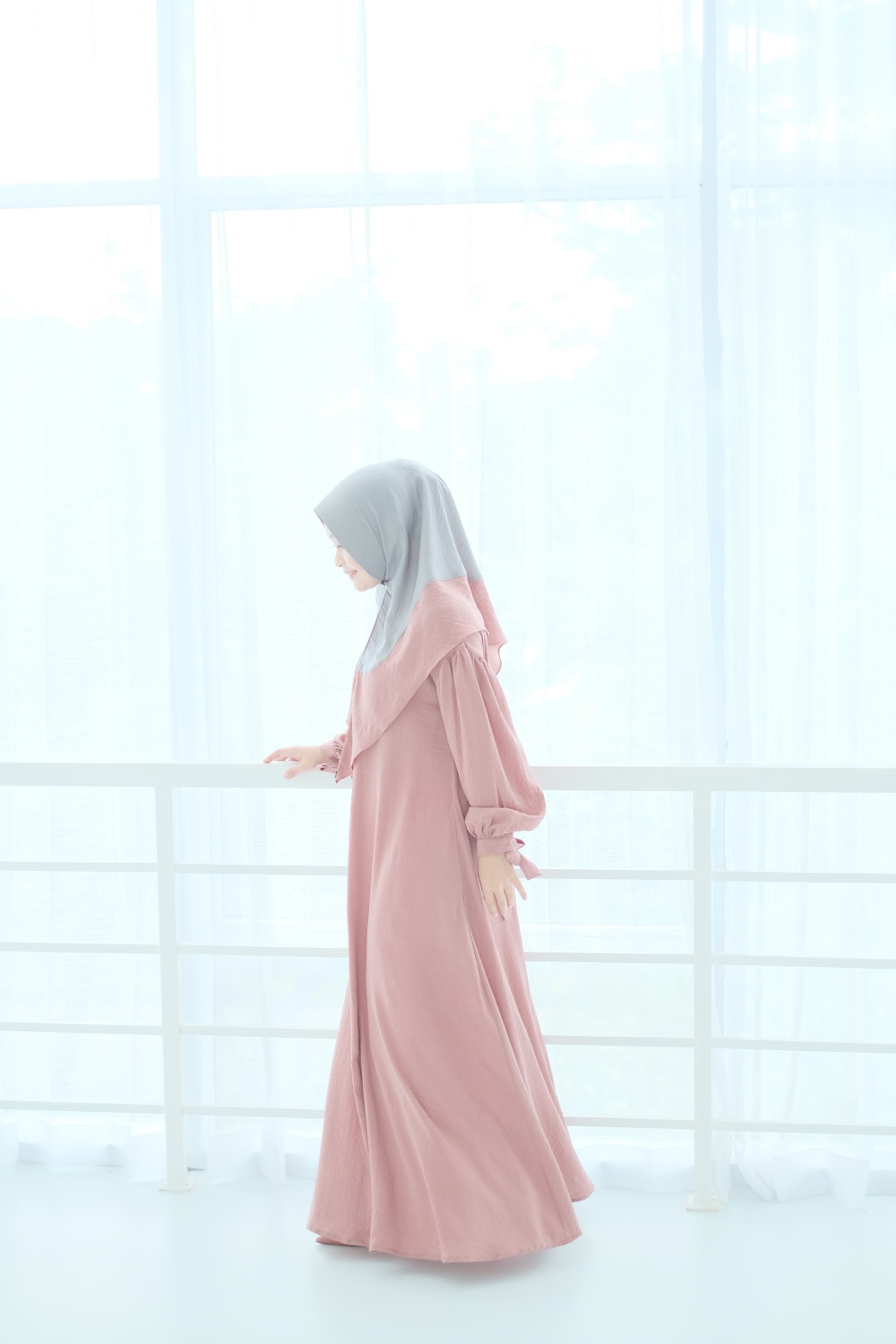 KHIMAR ARA
