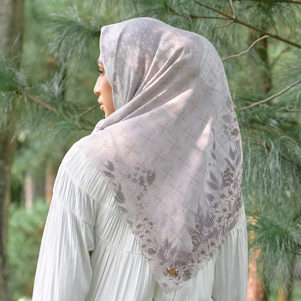Serampai Ivory Scarf