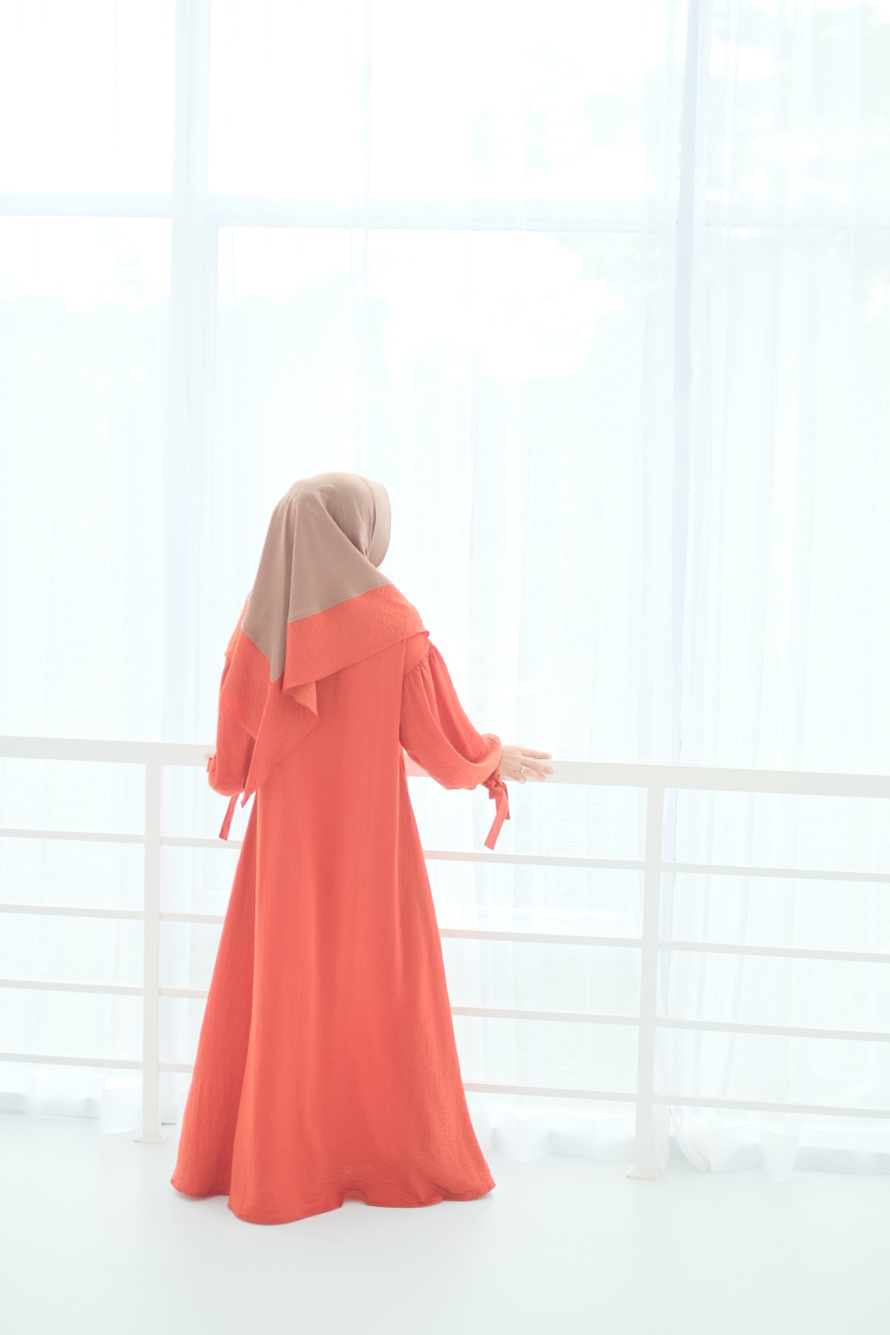 KHIMAR ARA