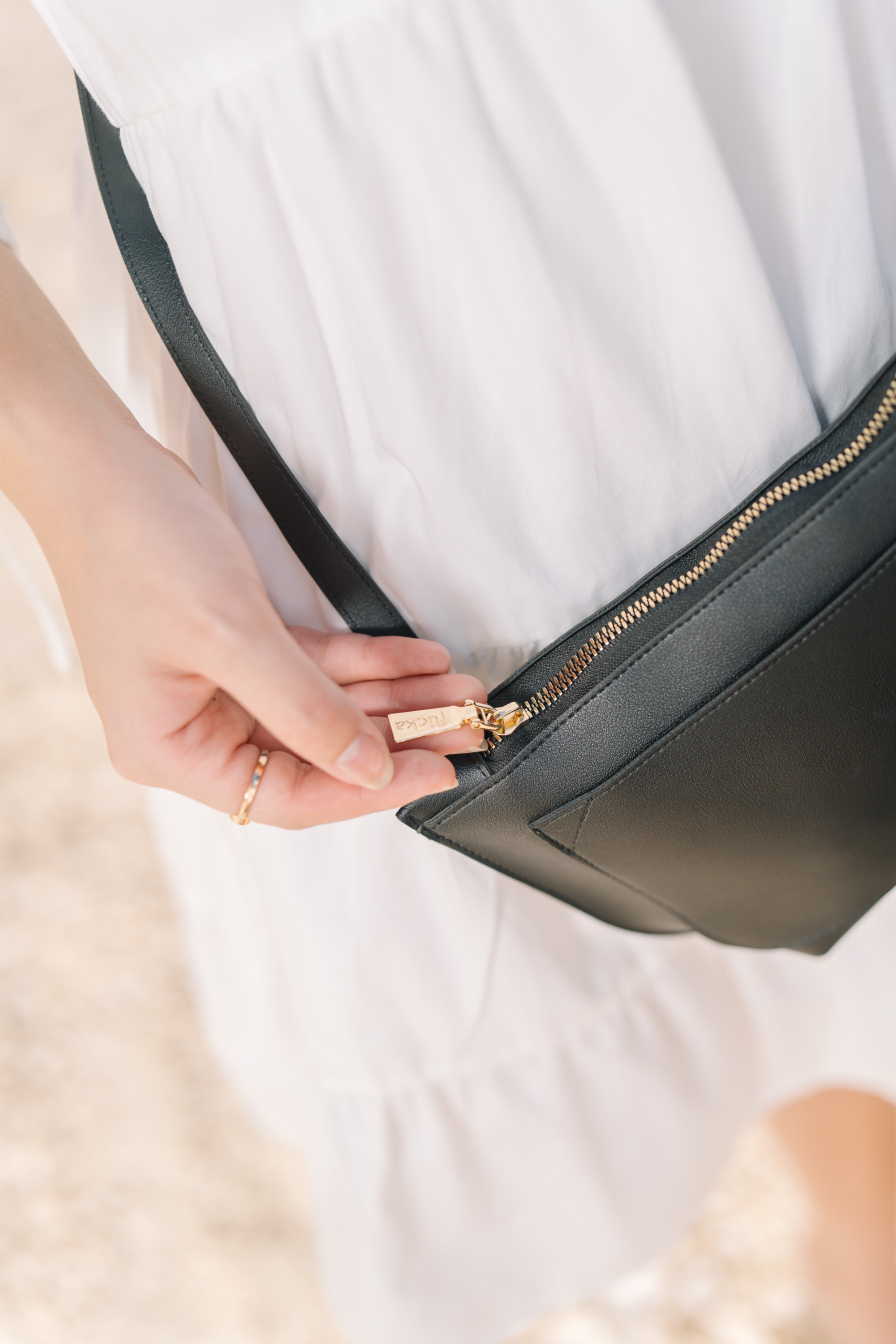 Sling Bag Flicka DD 26 Black