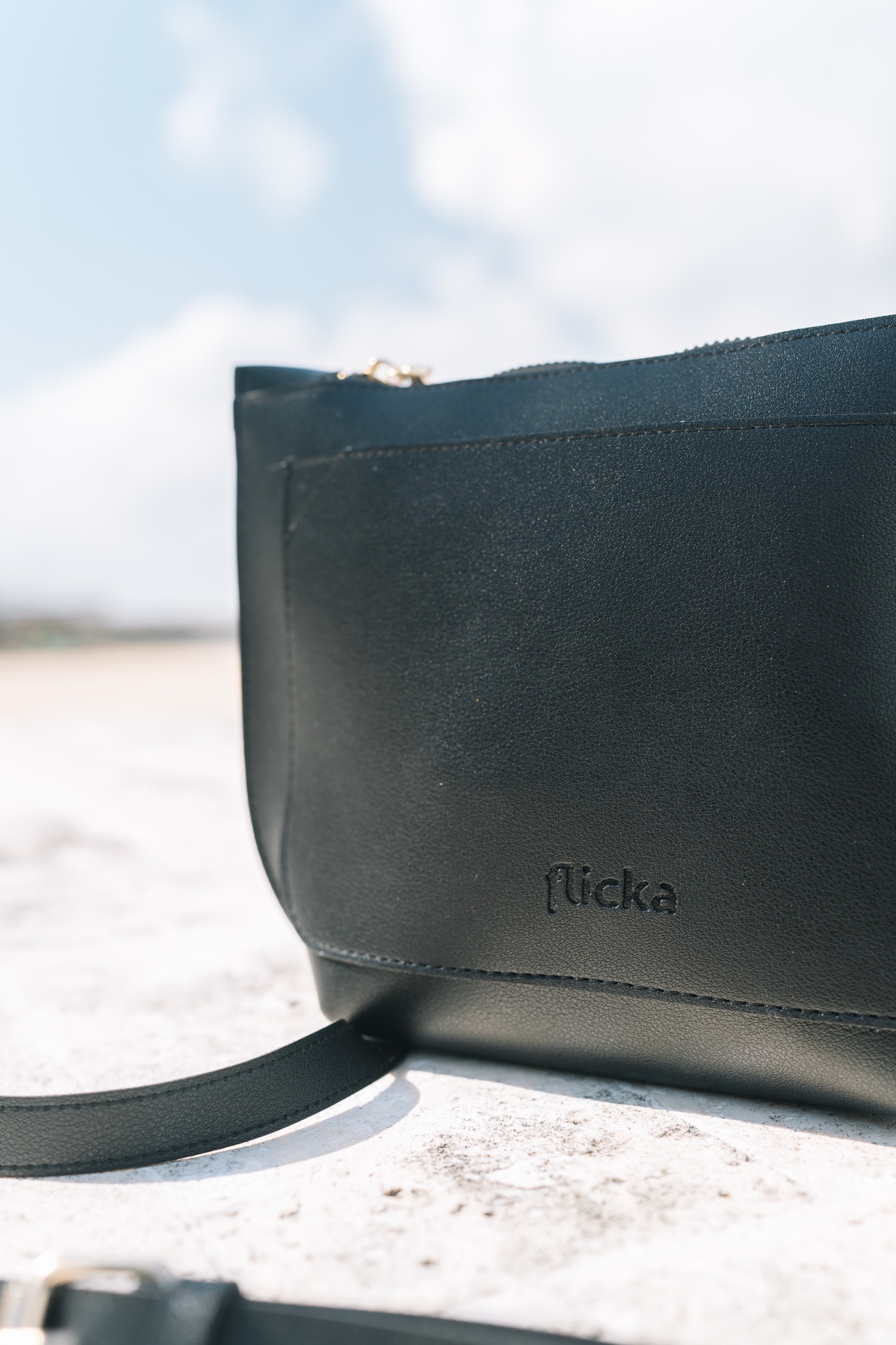 Sling Bag Flicka DD 26 Black