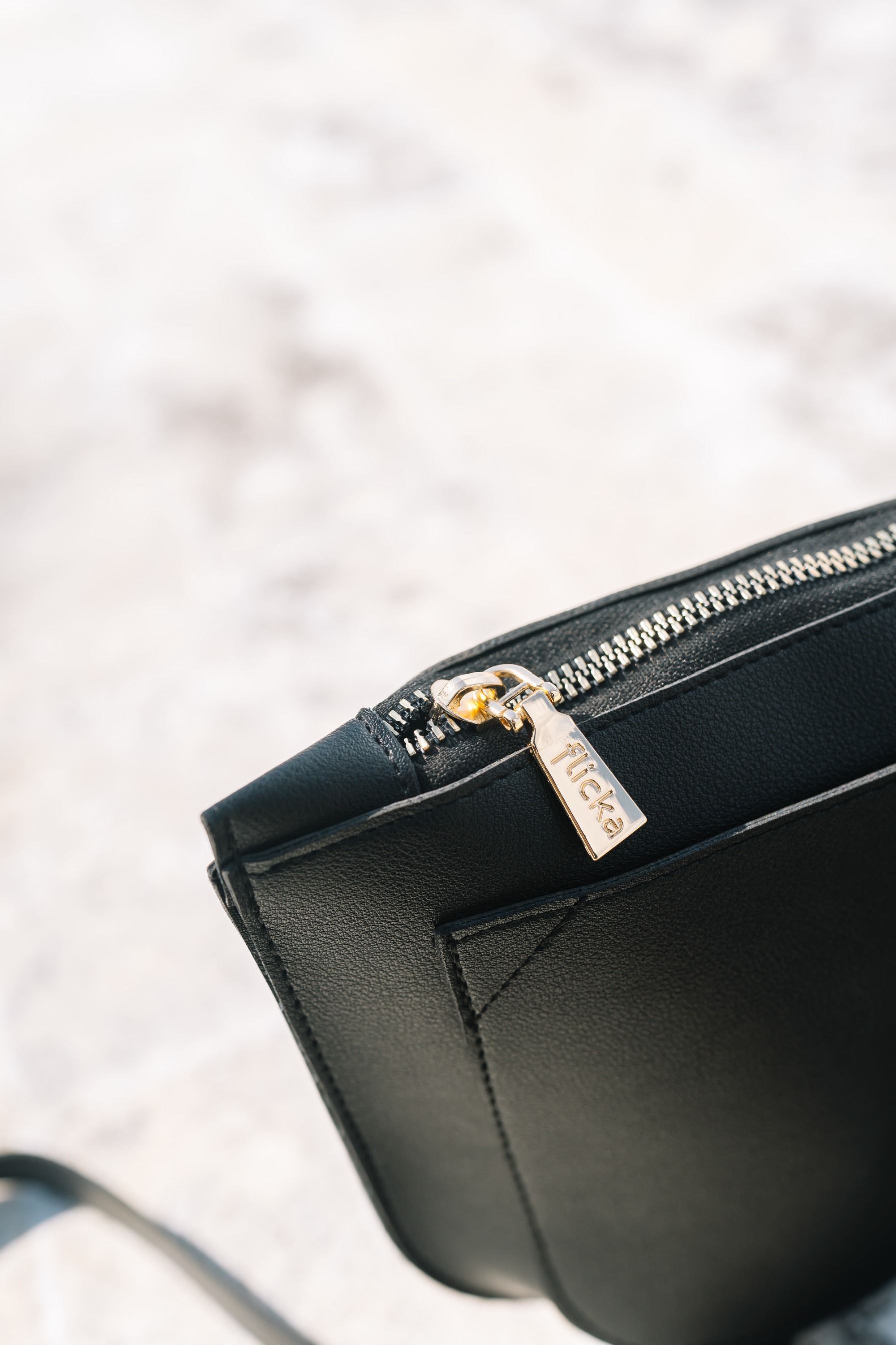 Sling Bag Flicka DD 26 Black