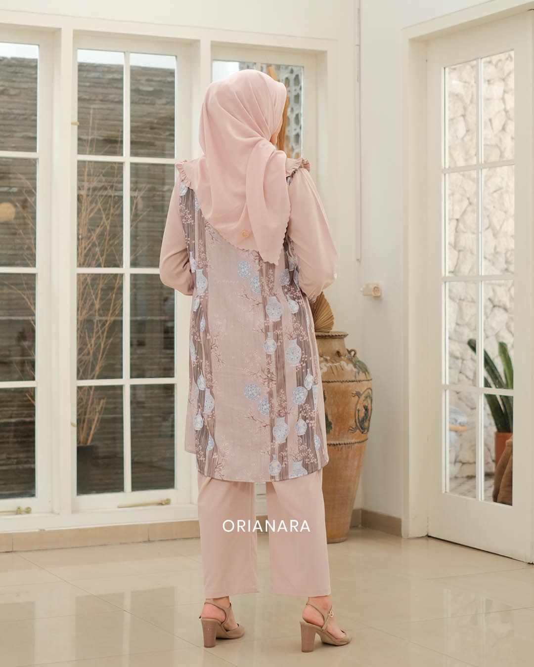 AYANA TUNIK - NUDE