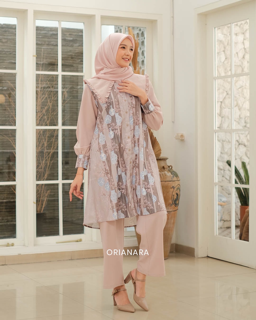 AYANA TUNIK - NUDE