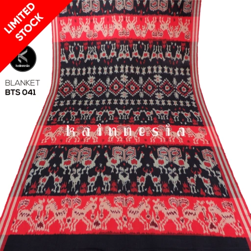 Image of KAIN - BLANKET TENUN SUMBA - MERAH 41