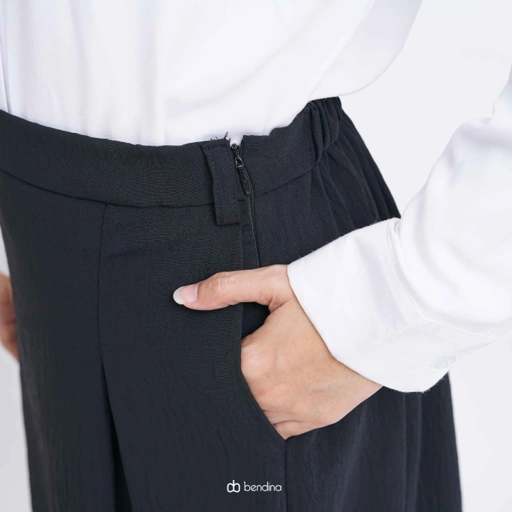 Image of Naomi Skirt Black