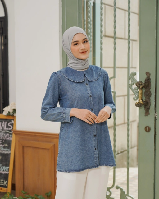 Image of CLARA DENIM TOP - LIGHTBLUE