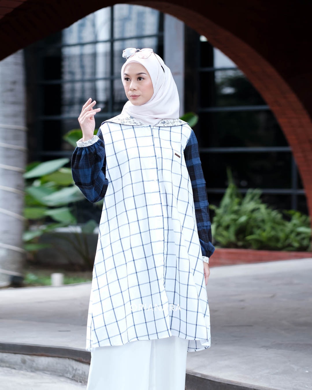 Kyrie Tunik - Blue Square