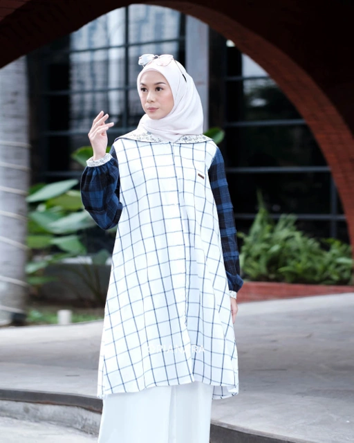 Kyrie Tunik - Blue Square