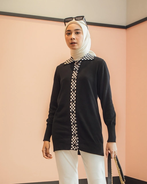 Image of CHESSLYN CARDI - BLACK