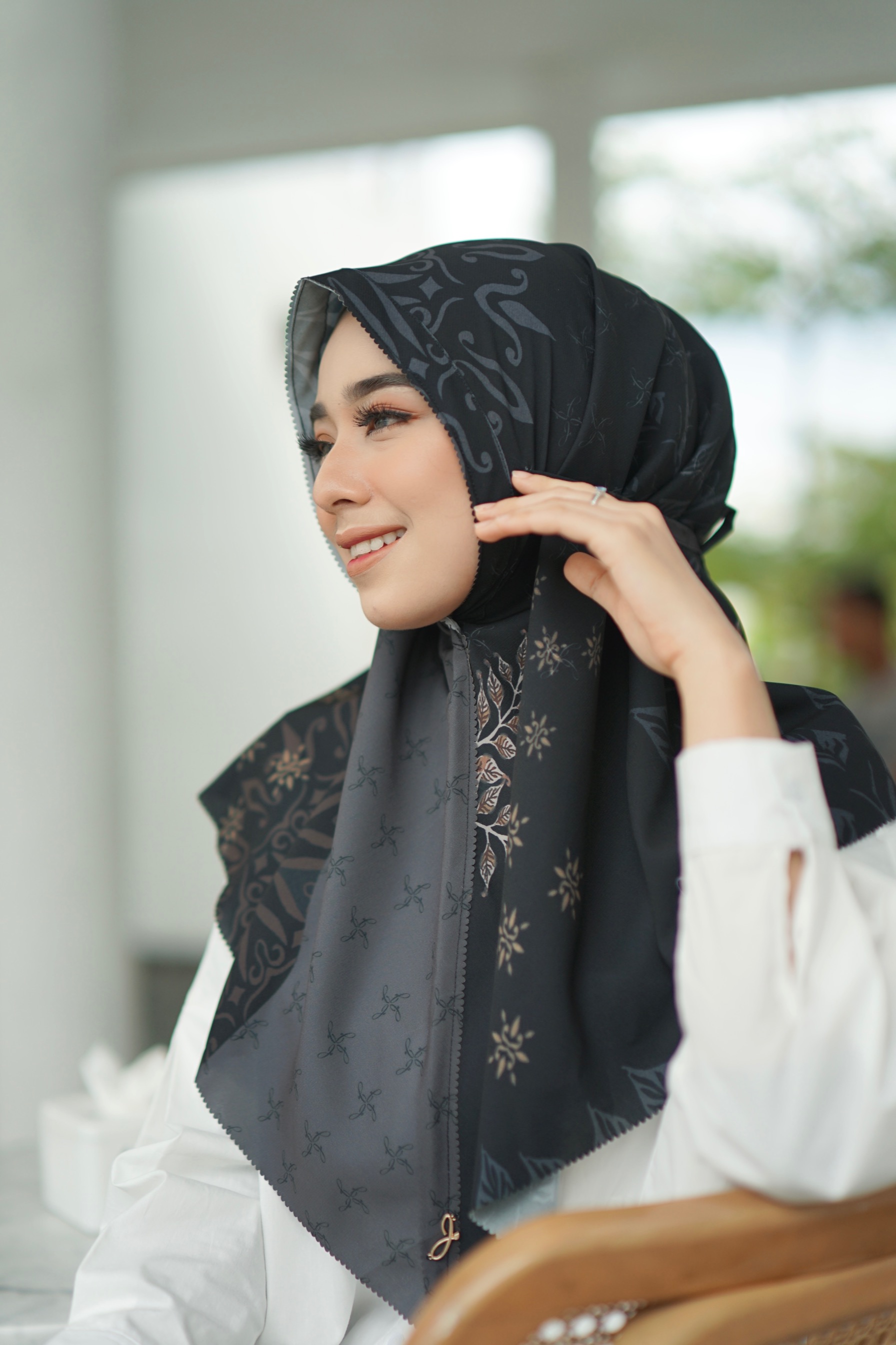 Bergo Flora Black