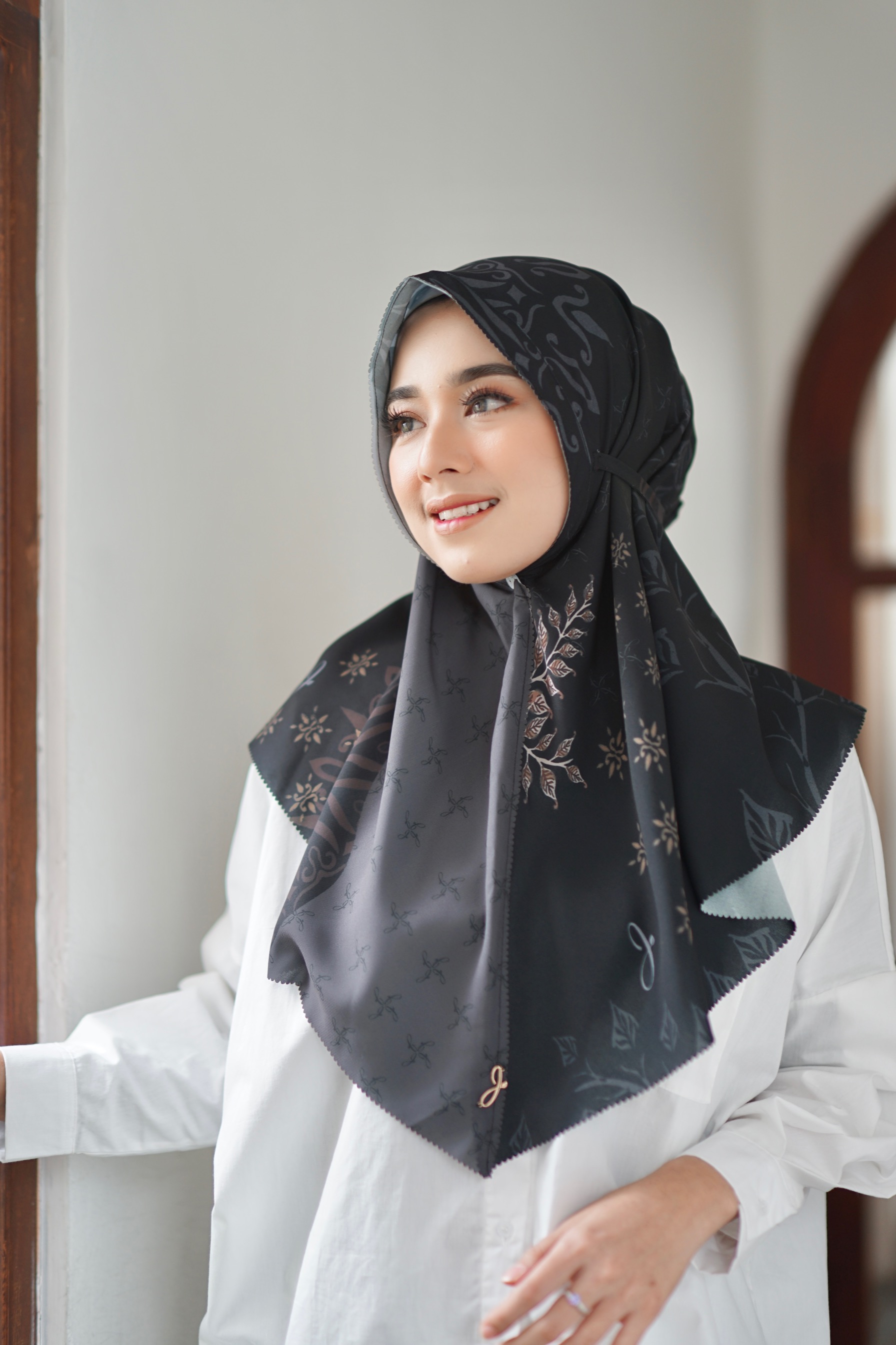 Bergo Flora Black