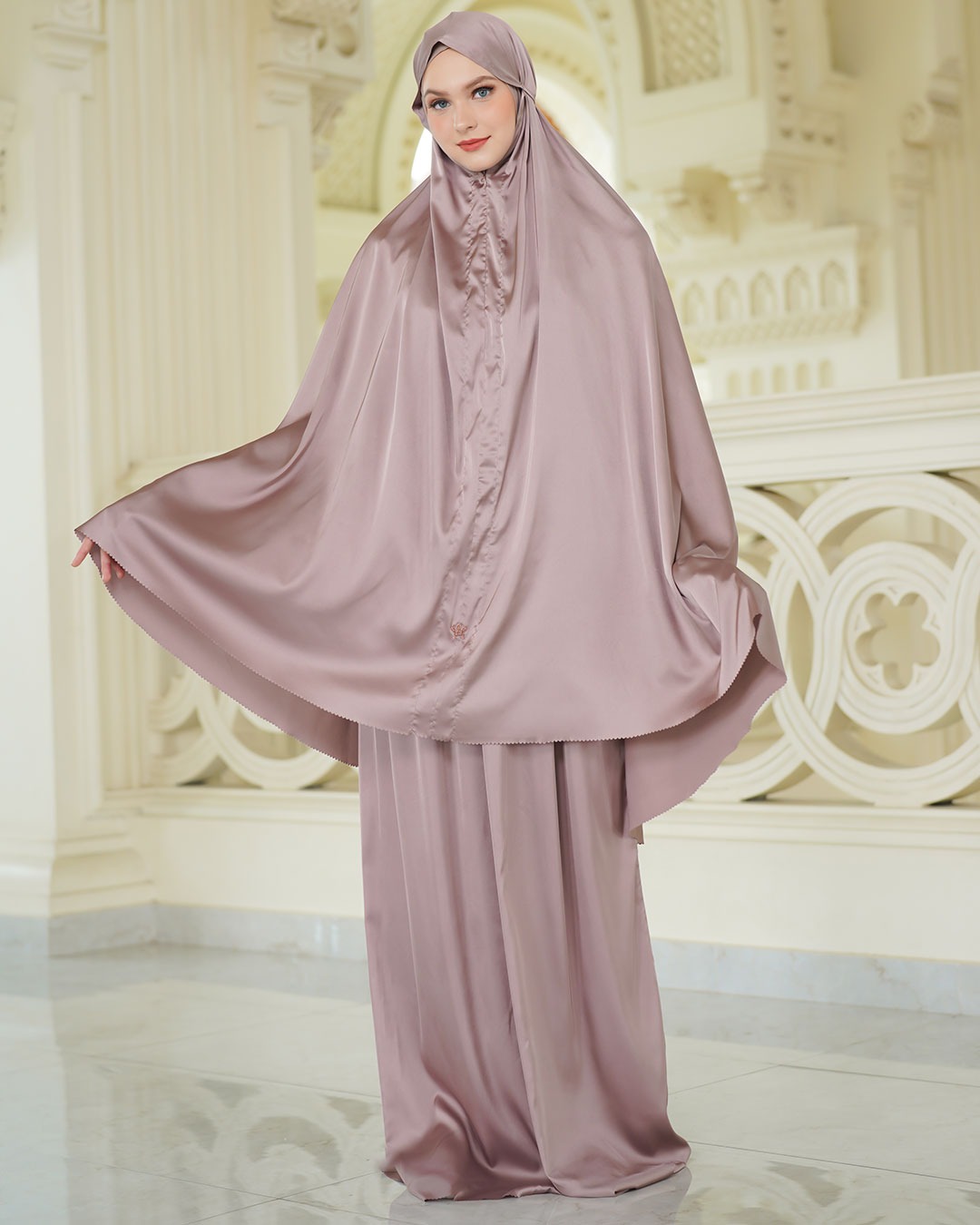 Syamima Prayer Robe Hazelnut