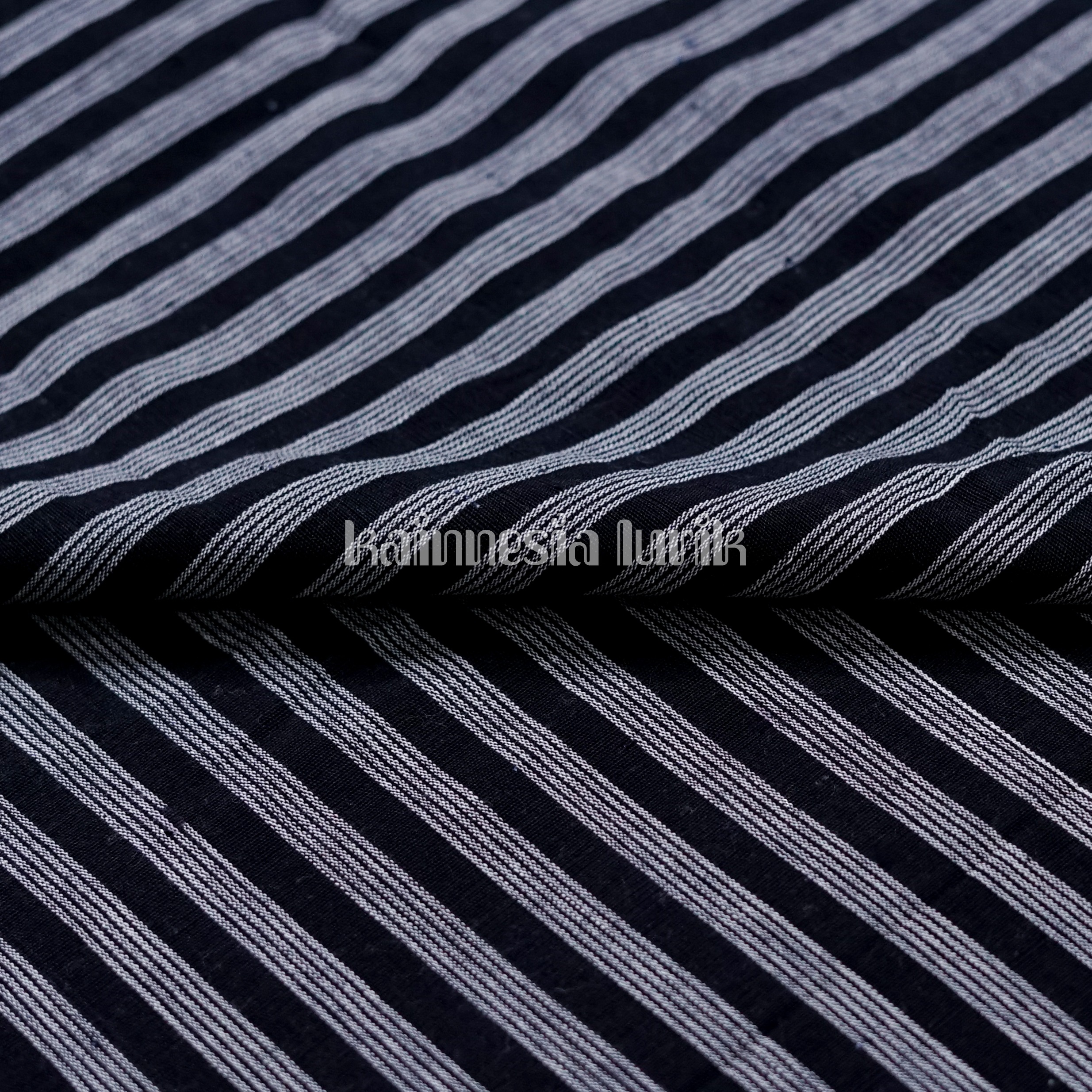 KAIN -TENUN LURIK HALUS- LEBAR 105 cm