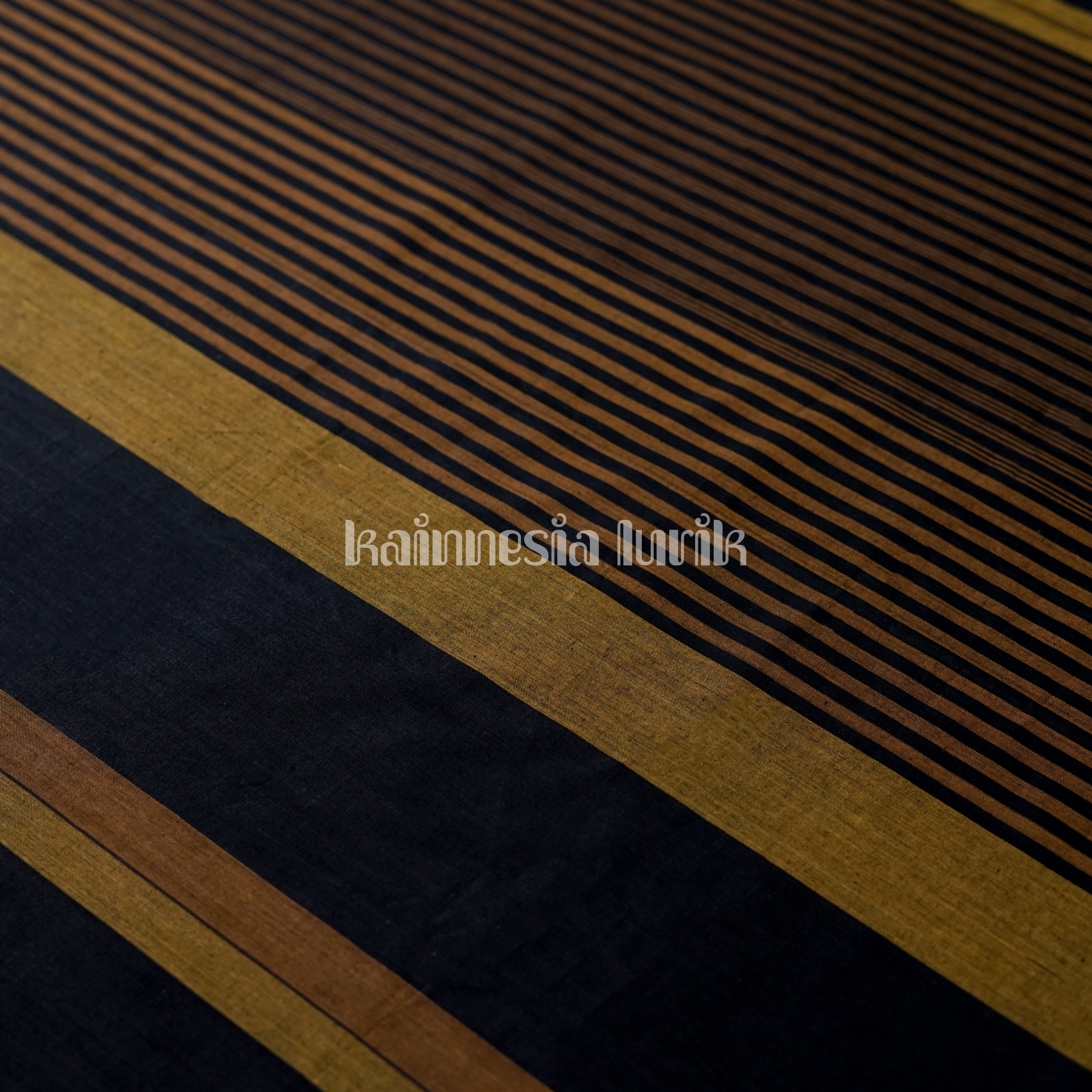 KAIN -TENUN LURIK HALUS- LEBAR 105 cm