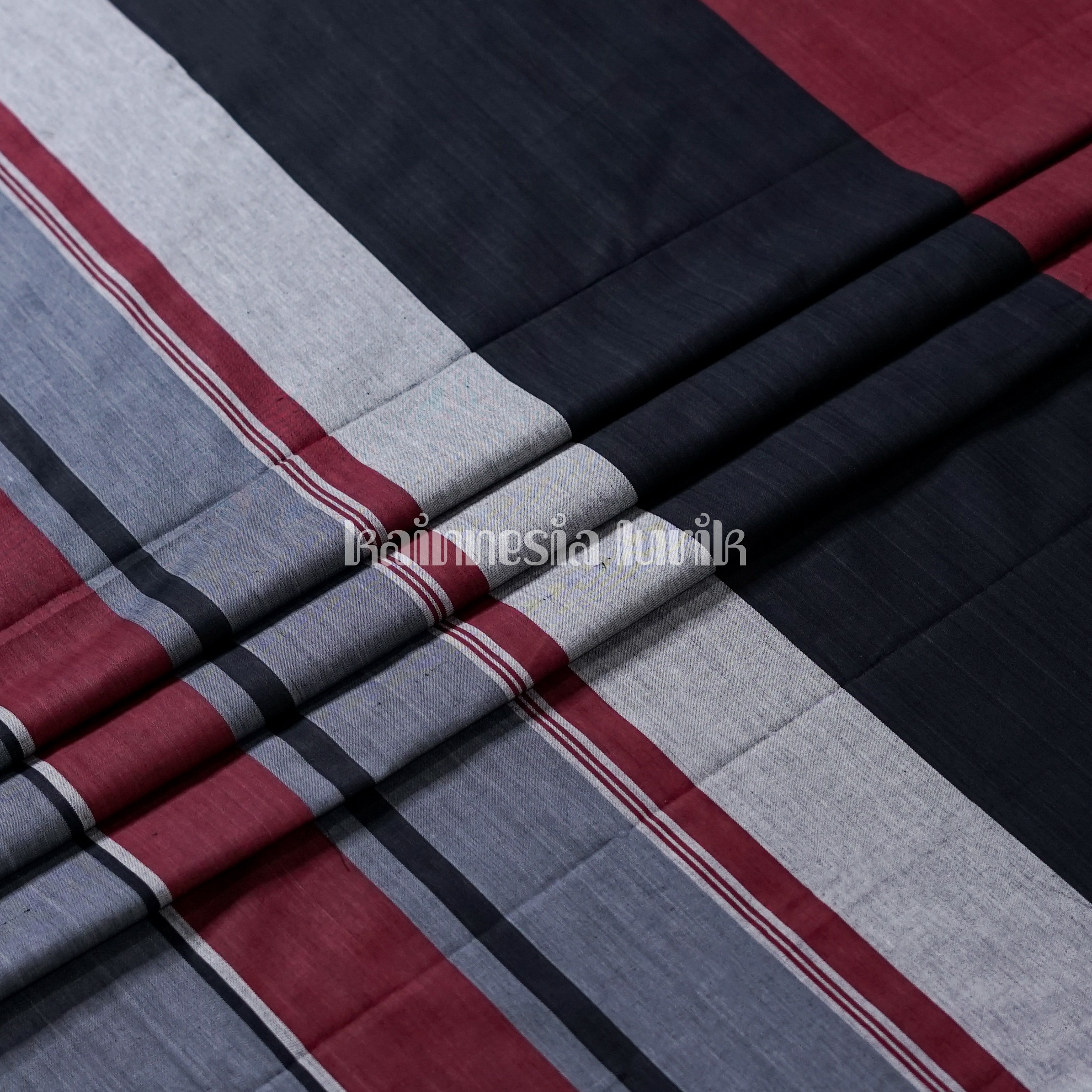 KAIN -TENUN LURIK HALUS- LEBAR 105 cm