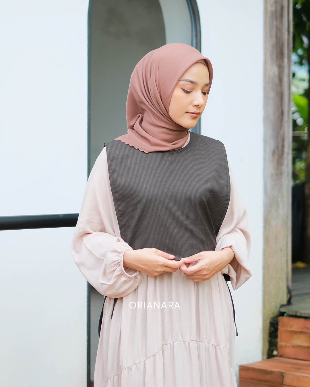 Rome Vest - Brown Line