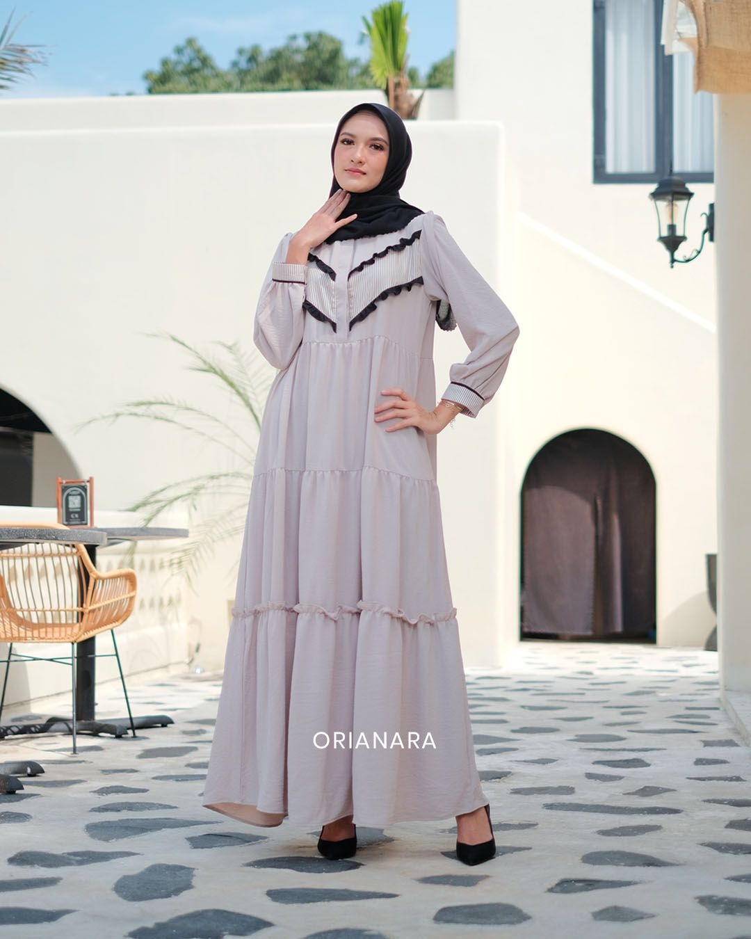 Almadina Dress Black Crema
