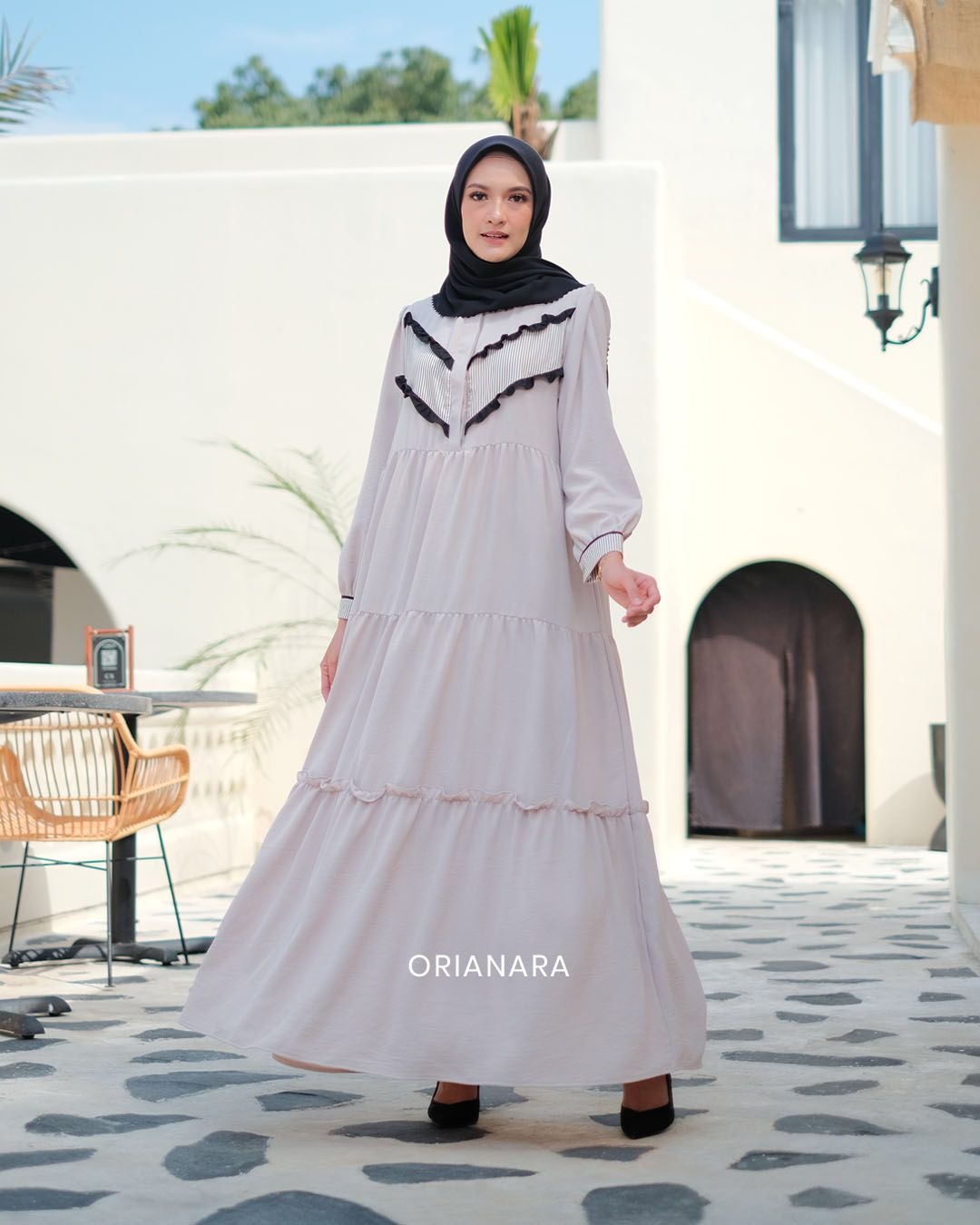 Almadina Dress Black Crema