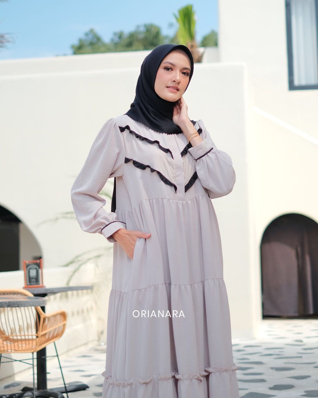 Almadina Dress Black Crema