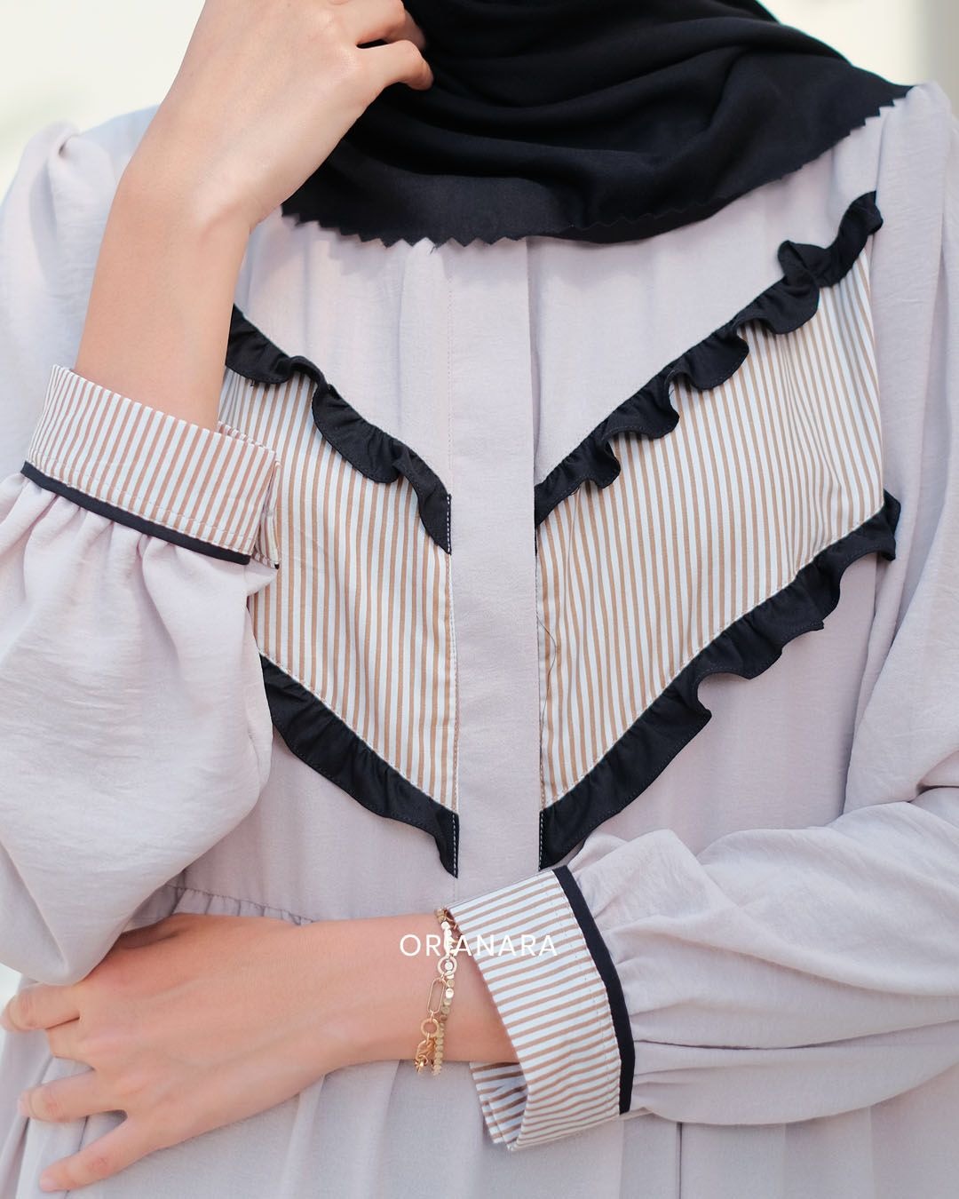 Almadina Dress Black Crema