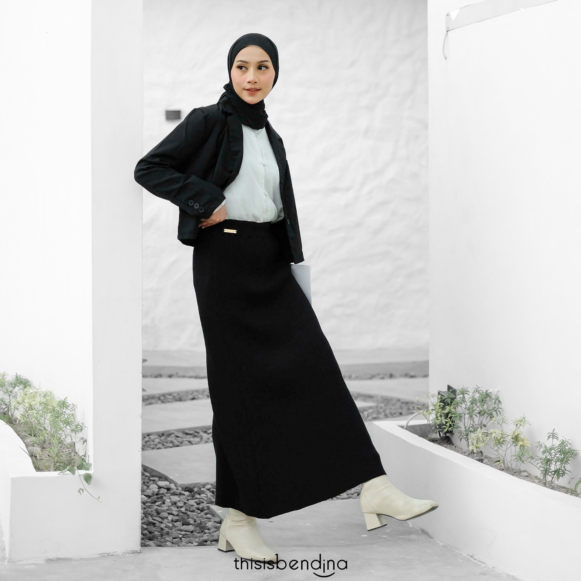 Yura Skirt Black