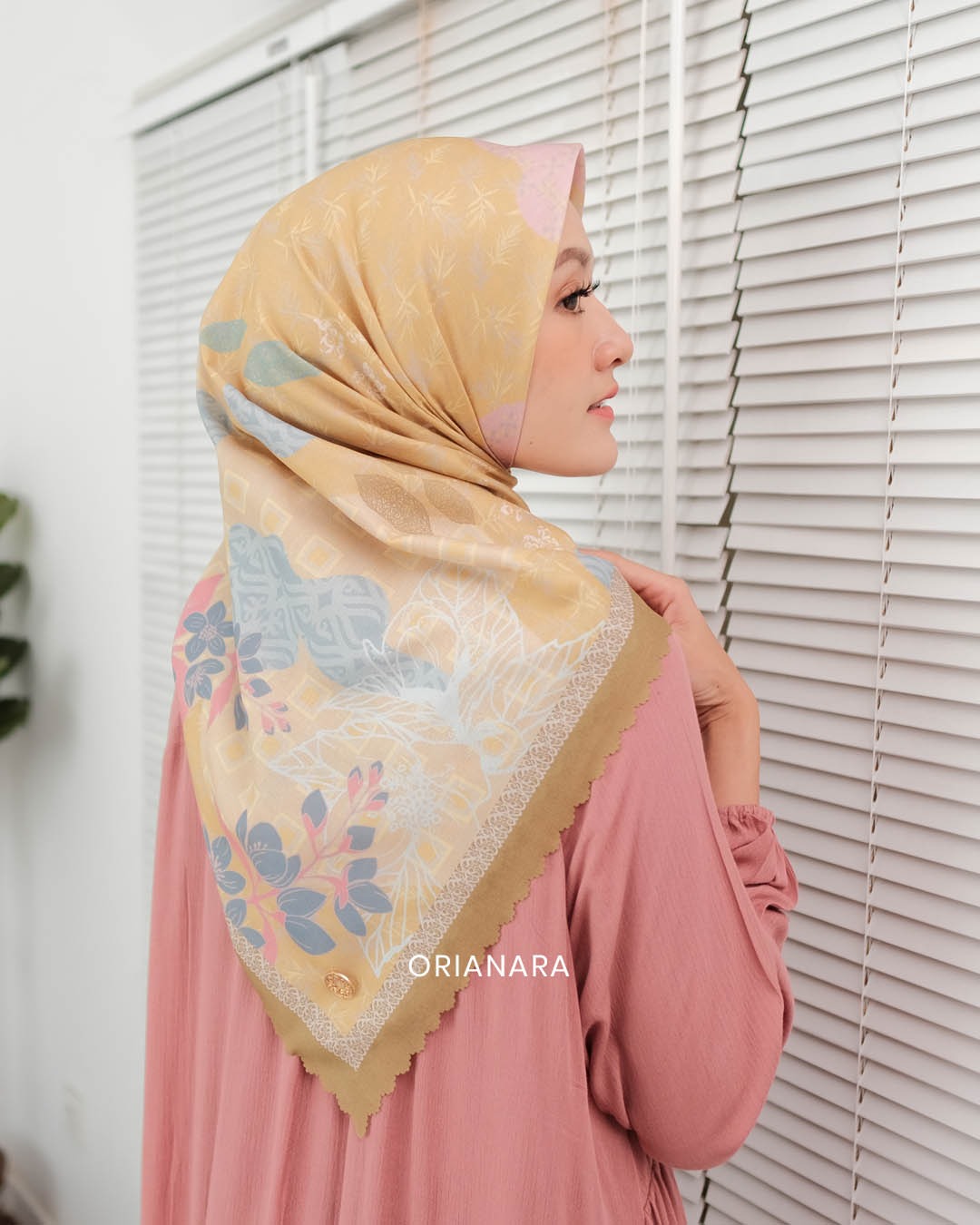 Zinnia Scarf - Honey Gold