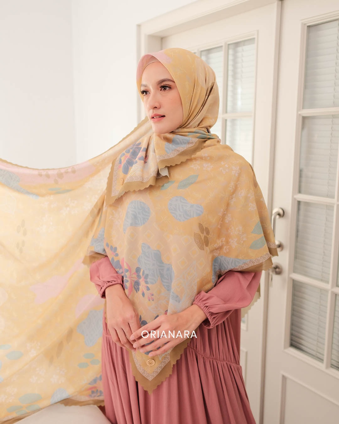 Zinnia Scarf - Honey Gold
