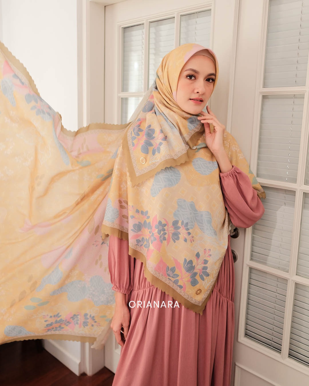 Zinnia Scarf - Honey Gold