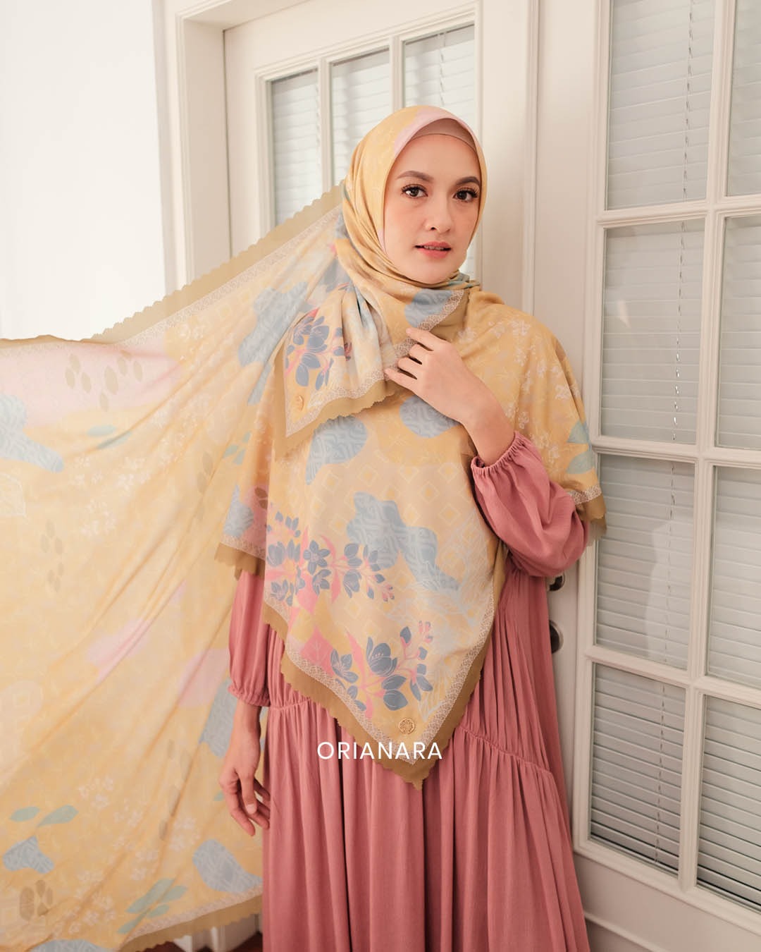 Zinnia Scarf - Honey Gold