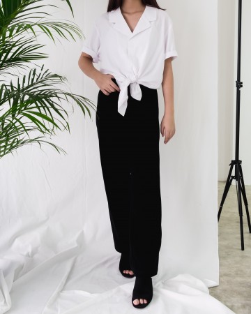 DEEP V NECK RELAX FIT SHIRT