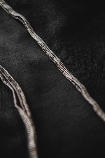DECONSTRUCTED SWEATER - BLACK