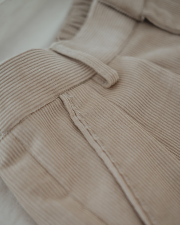 STRAIGHT CUT TROUSERS - CREAM