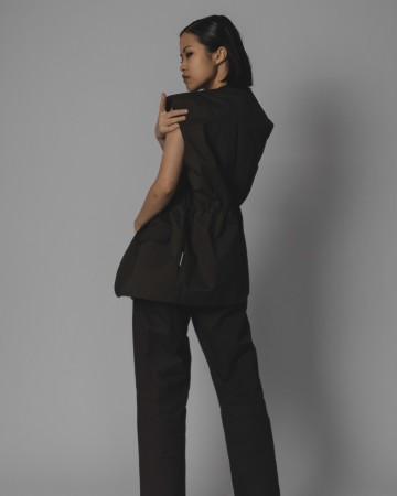 SLEEVELESS BLAZER