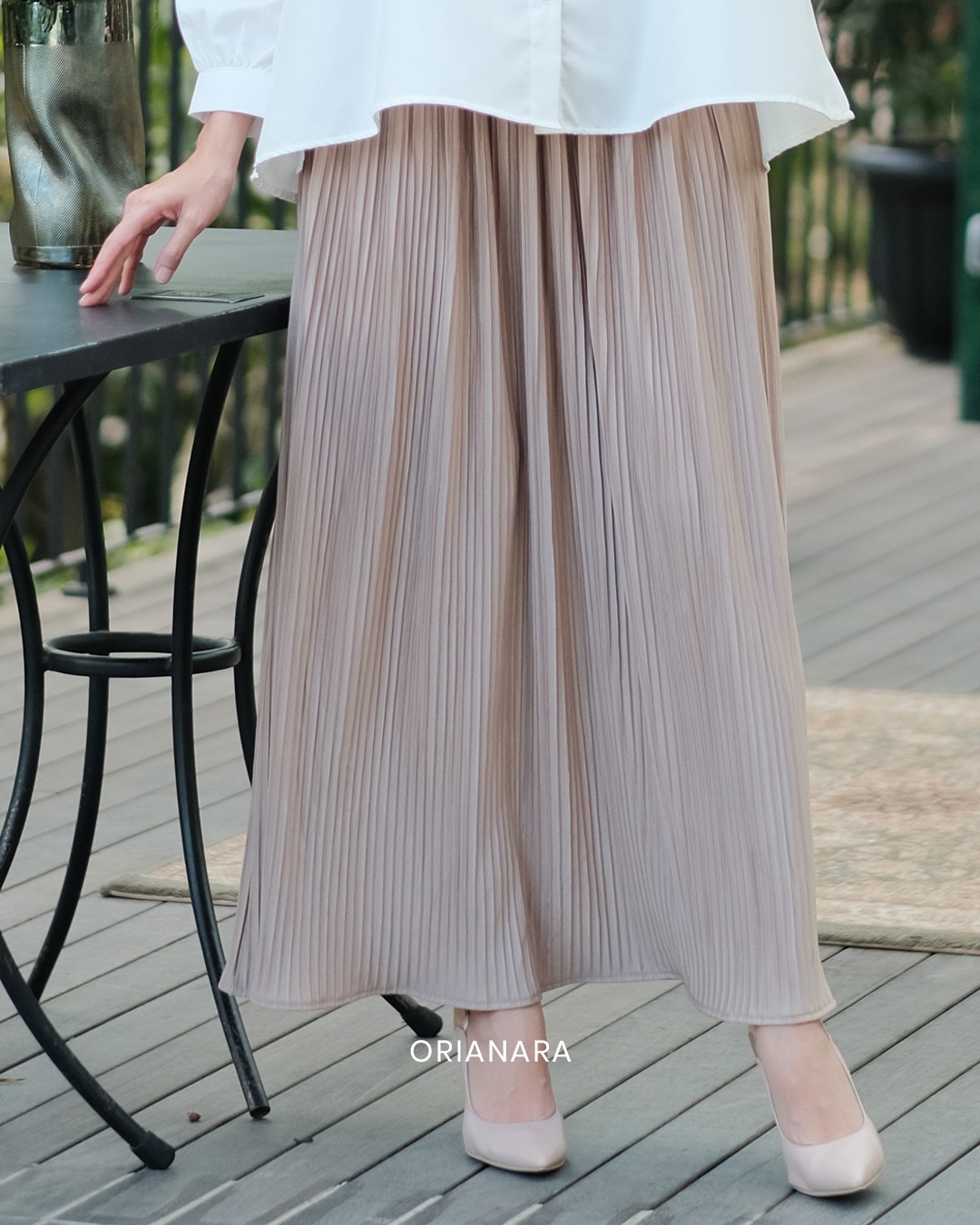 Pleated Skirt Beige