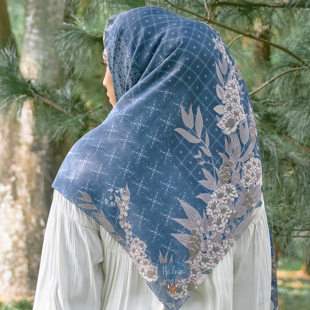 Serampai Navy Scarf