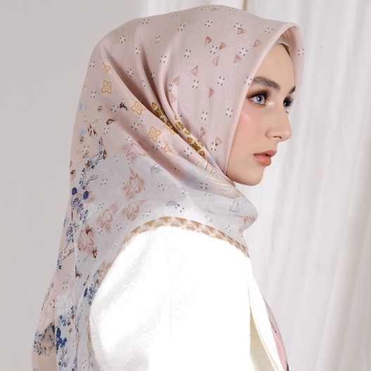 Gardenia Scarf Blossom