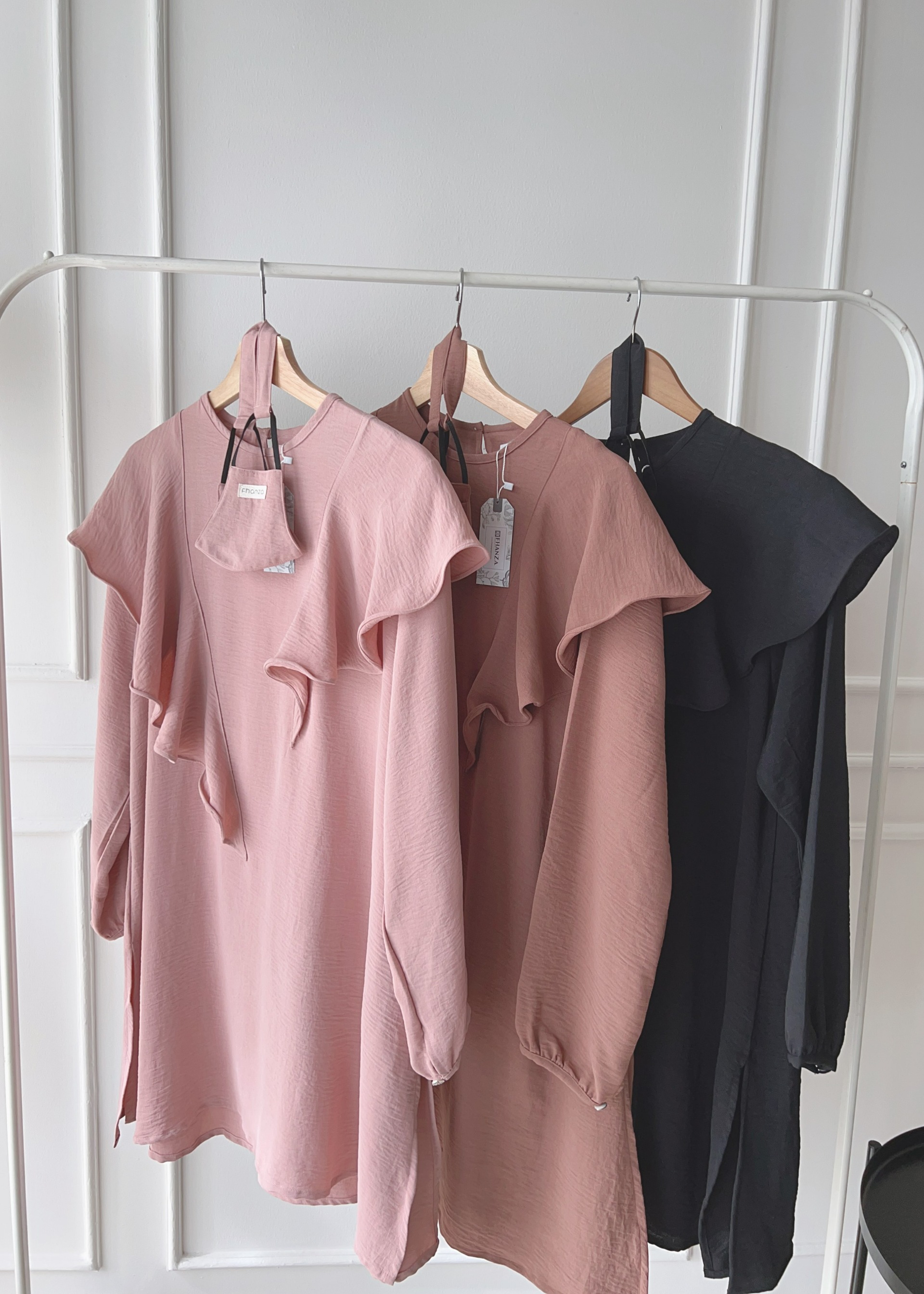 Hava Shoulder Tunic by Fhanza