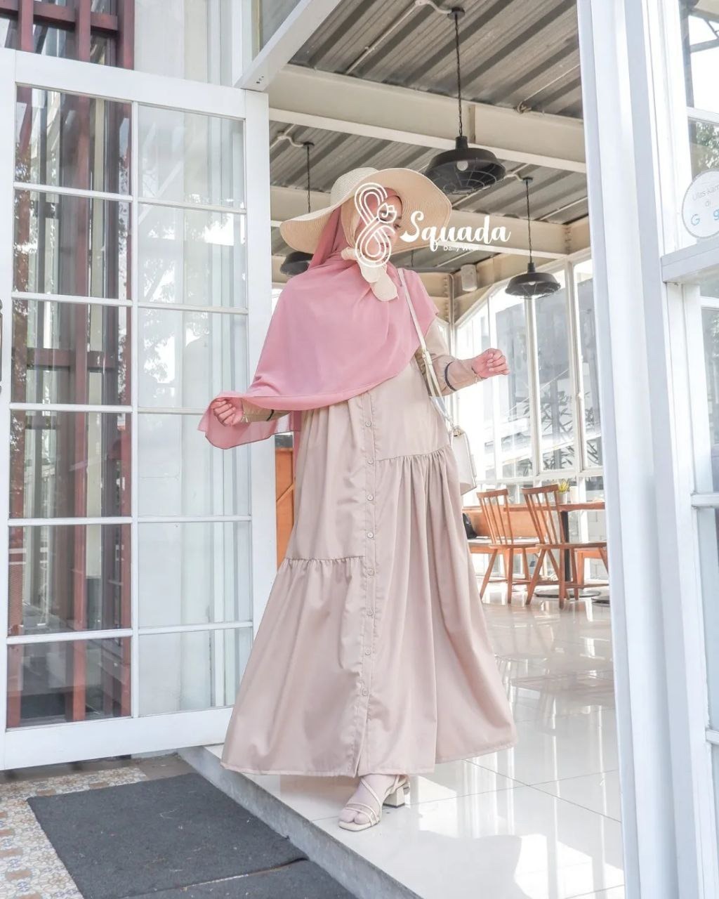 ADNA DRESS MOM