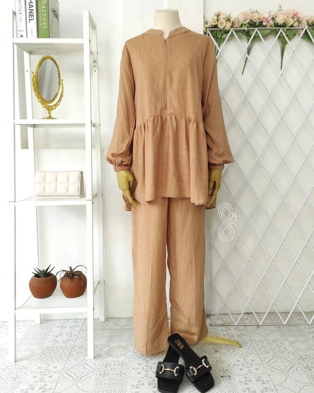 ELENA PAJAMAS SET (CARAMEL STRIPES)
